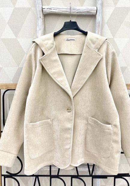 Veste à bouton, avec poches et broche