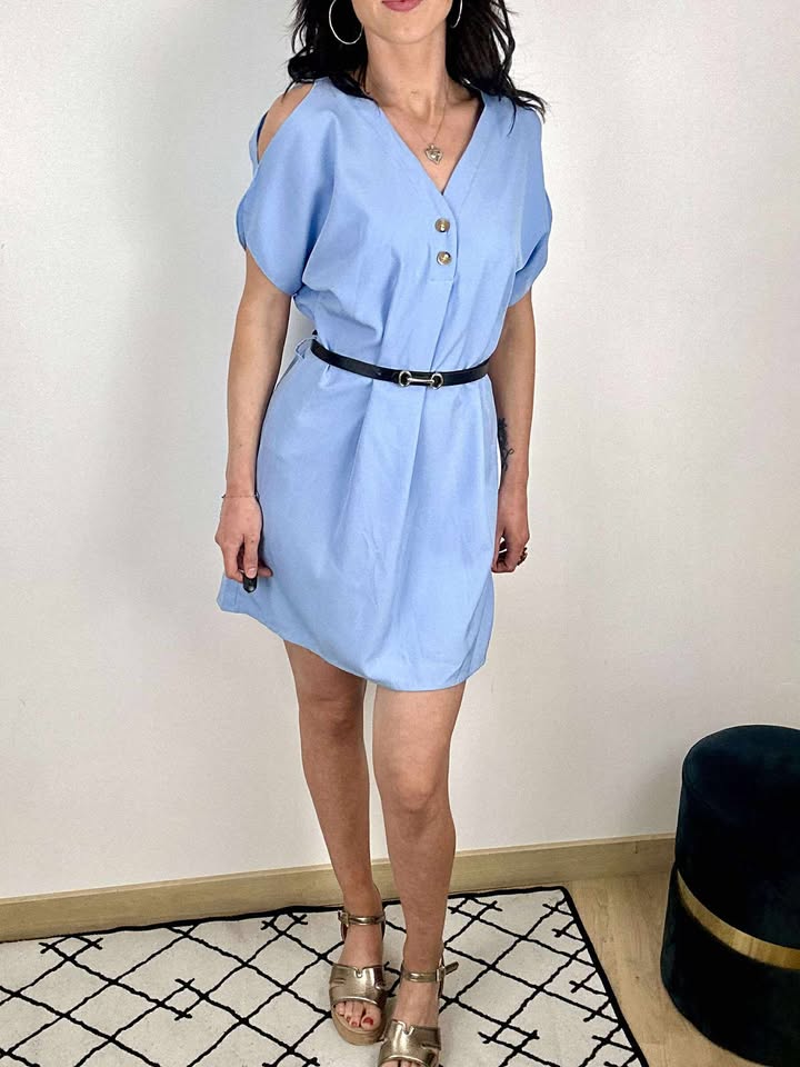 Robe à épaules dénudées à ceinture