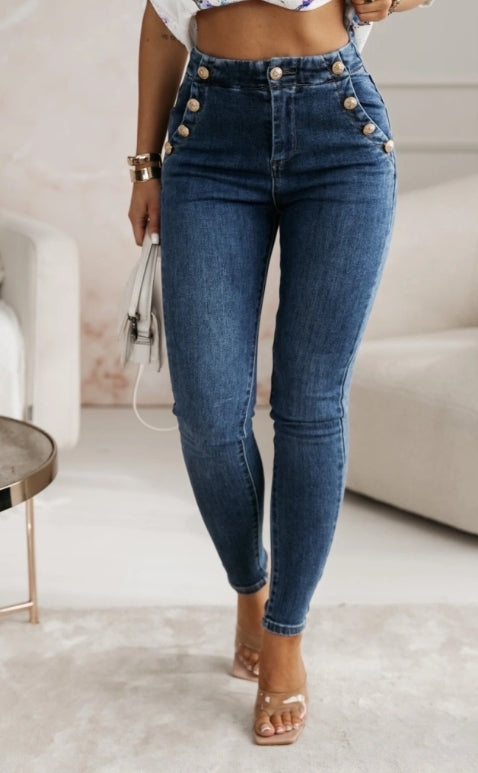 Jean skinny avec boutons dorés
