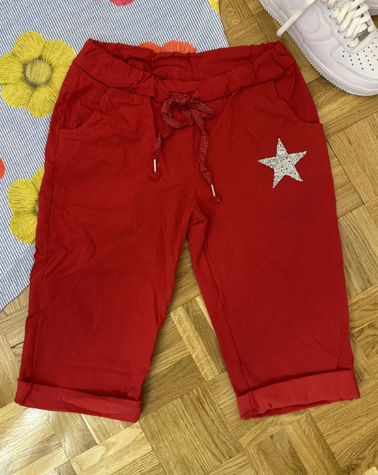 Pantacourt avec poches sur les côtés et patch étoile