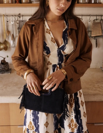 Veste effet daim à col et poches - style structuré et tendance.