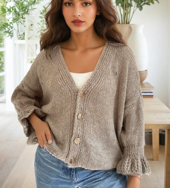 Cardigan en maille duveteux, avec poches, bouton dorée.