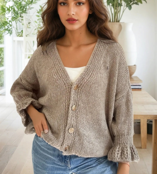 Cardigan en maille duveteux, avec poches, bouton dorée.